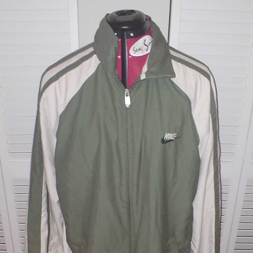 **SOLD** Nike Jacket - Picture 2 of 7